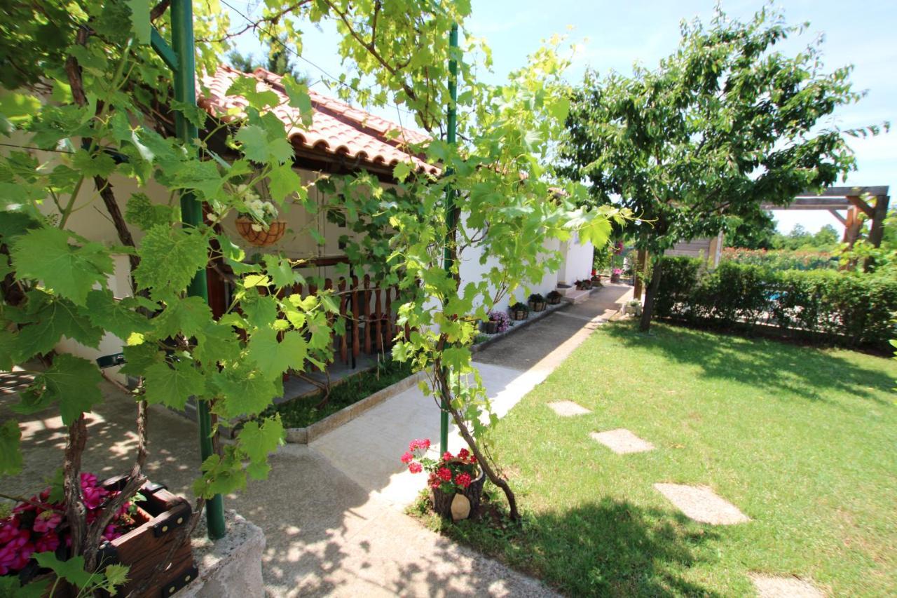 Apartments Green Garden Labinci Екстериор снимка